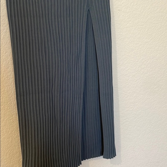 Aritzia green maxi skirt - Picture 3 of 6